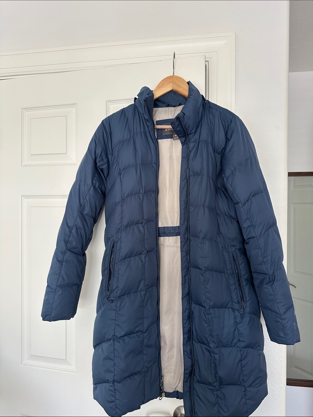 XS-Eddie Bauer Navy Women's Coat with Quilted Collar Detail